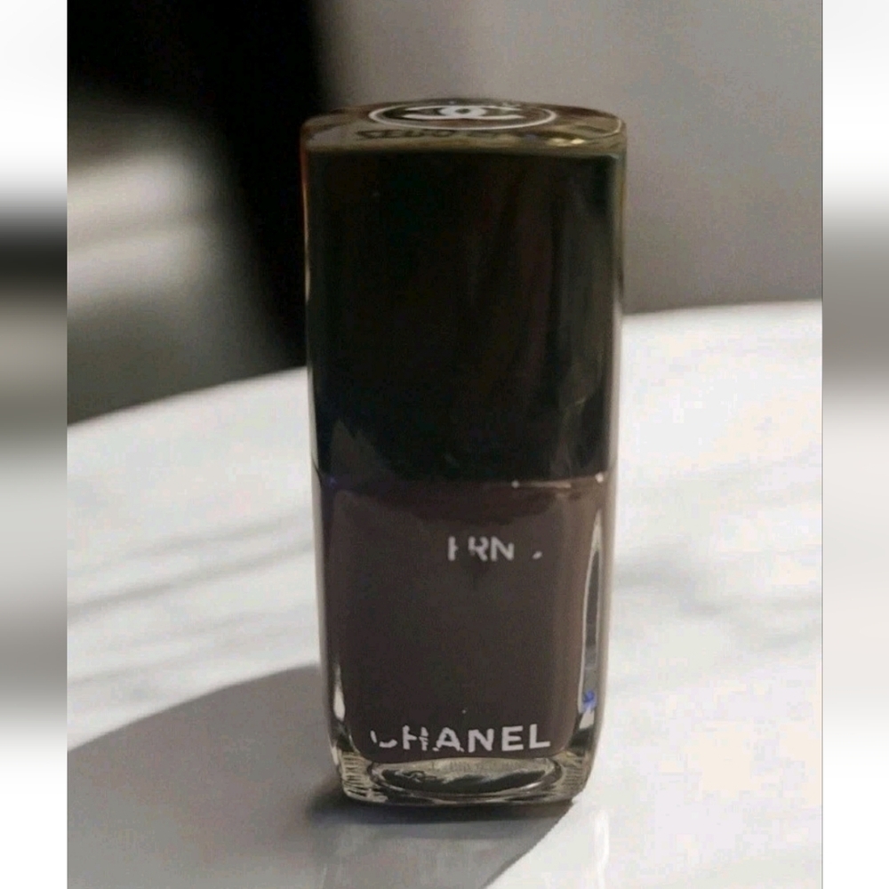 Chanel Le Vernis Nail Polish #570 Androgyne 0.4 oz RARE RETIRED Smoky Eggplant - Picture 3 of 6